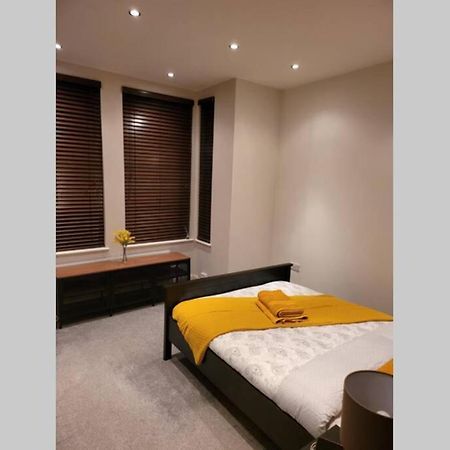 Contemporary 3 Bed Apartment In Hendon Central. Kültér fotó