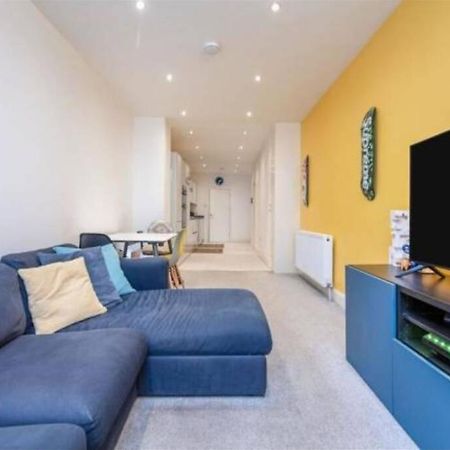 Contemporary 3 Bed Apartment In Hendon Central. Kültér fotó